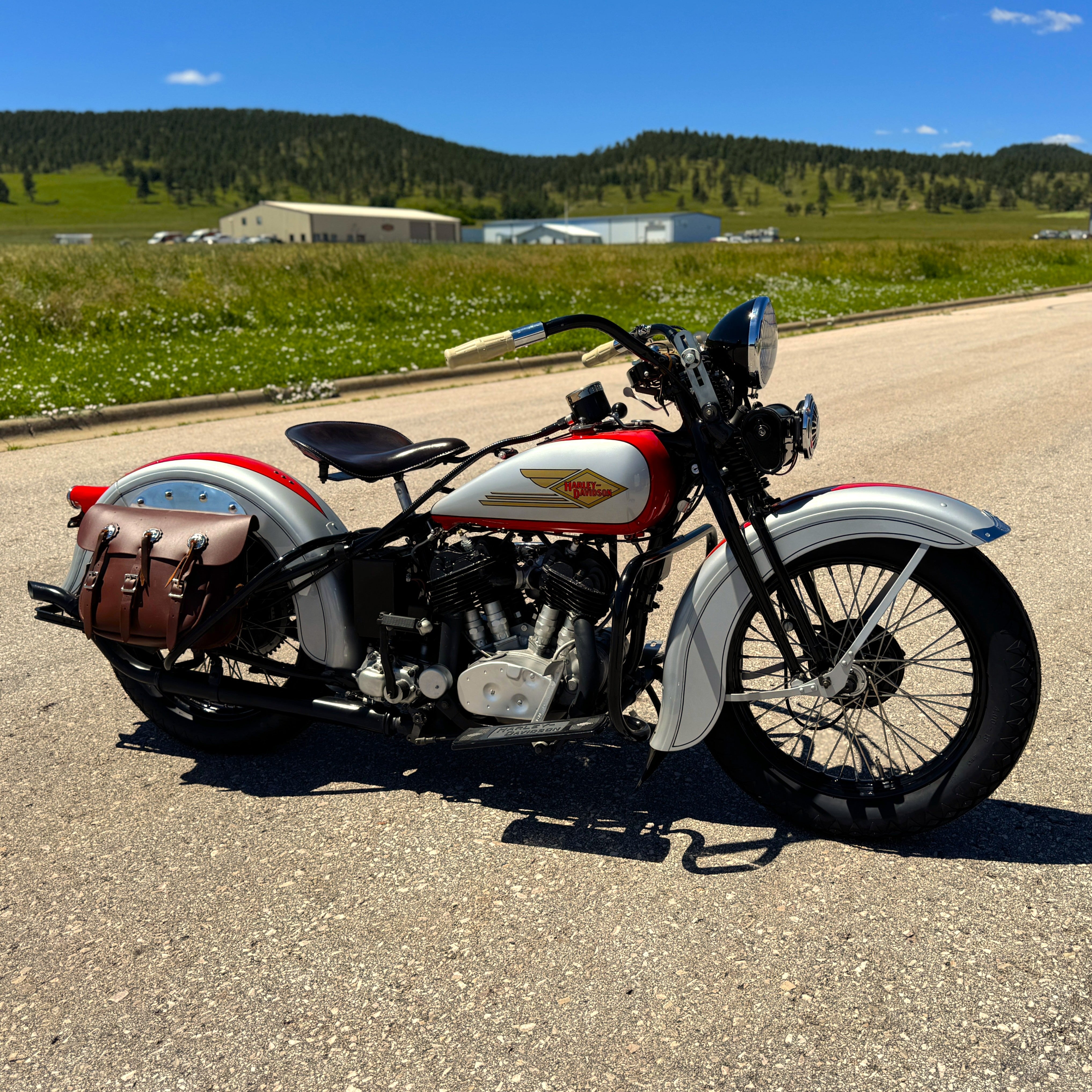 Harley Davidson バイクタンク ホワイト ストライプデザイン SOLD - 1934 Harley Davidson VD - SOLD – Classic Motorcycle