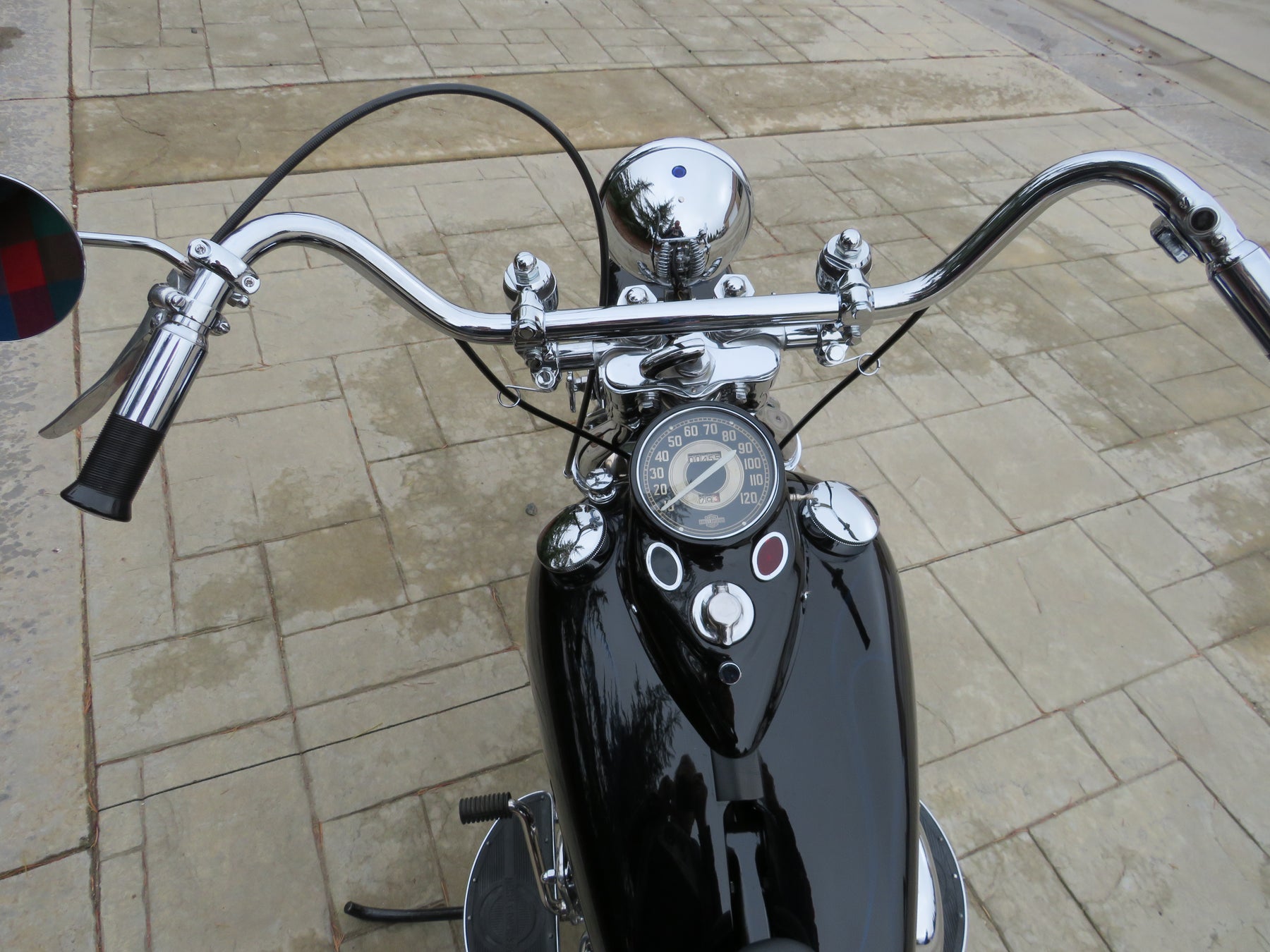 thumbnail image 2 of Harley Davidson 1941-1946 Knucklehead Classic 120 MPH Speedometer Keychain – Clear Glass 2 of 2
